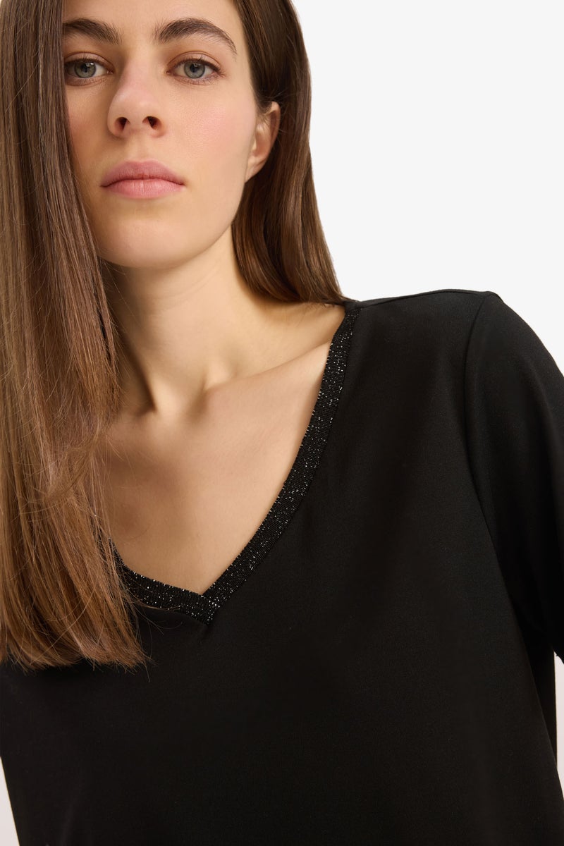 ديفاكتو تيشيرت سادة نص كم قصة عادية بياقة V - Image 4